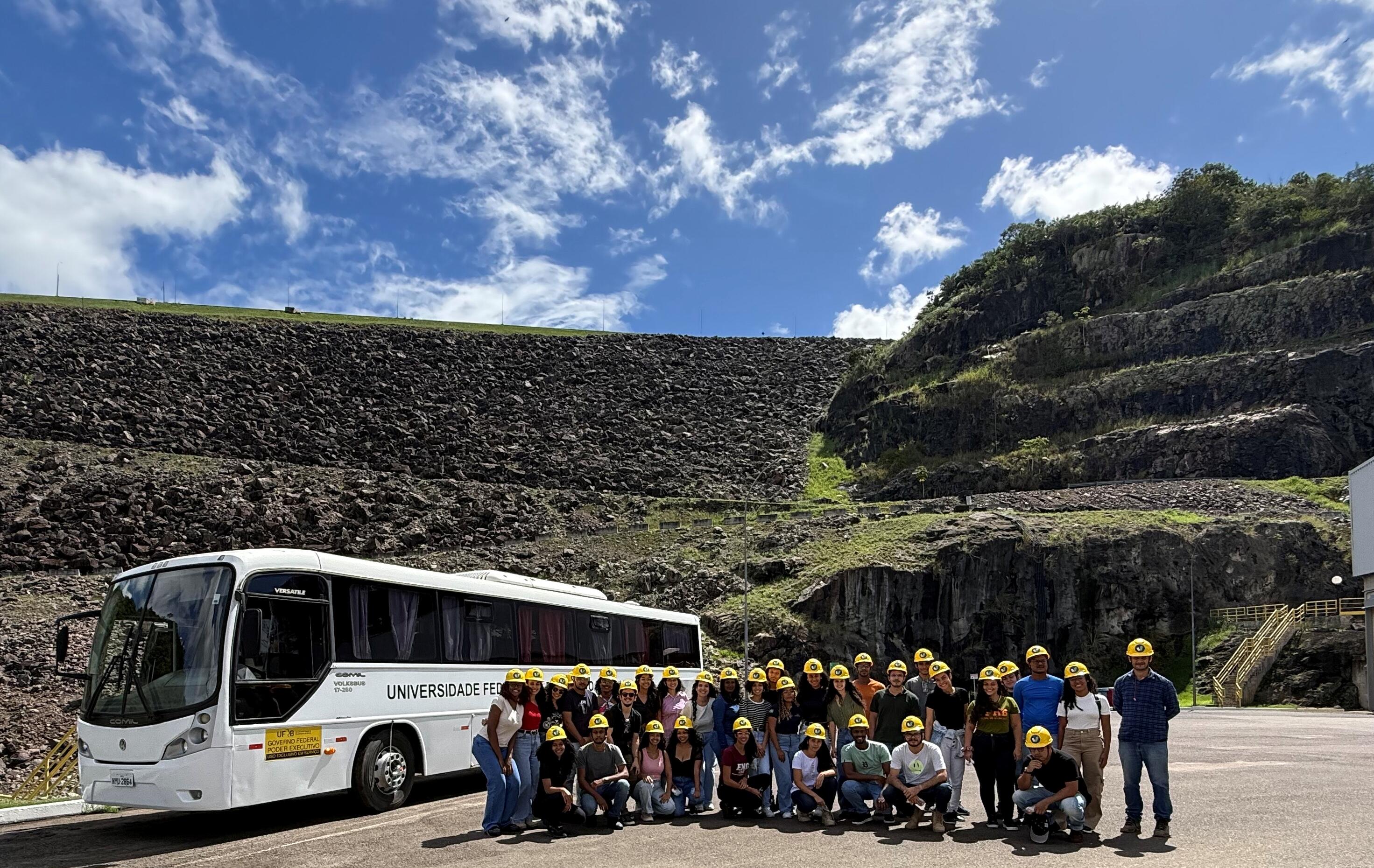 Alunos da UFRB realizam visita técnica à Barragem de Pedra do Cavalo